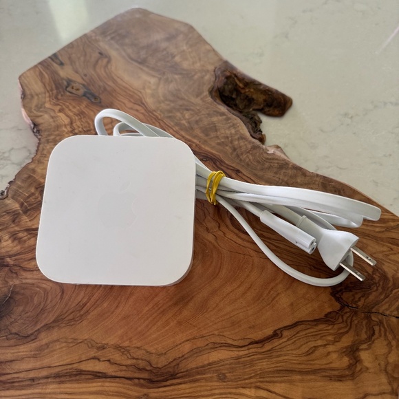 Apple Airport Express - Picture 1 of 3